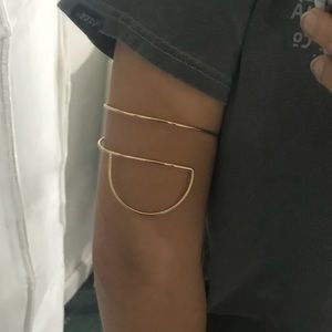 adjustable gold upper arm band/bracelet